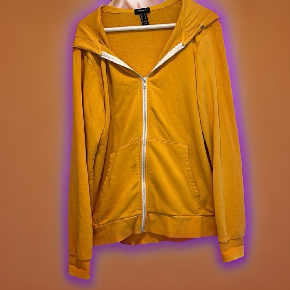 ❤️5 for $25❤️ - Forever 21 Men hoodie used once in a film shoot - no drawstring